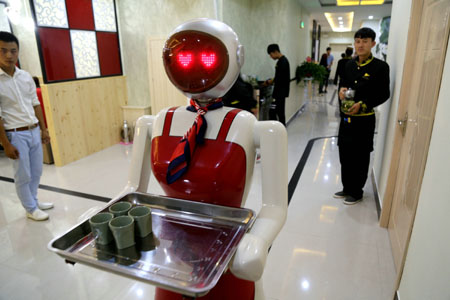 有图有真相 餐厅机器人齐刷刷卖萌上岗4.png